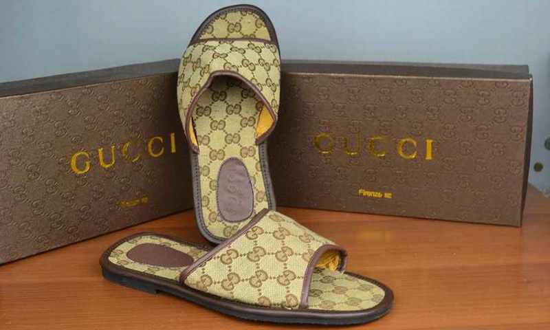 Gucci Slippers Woman--054
